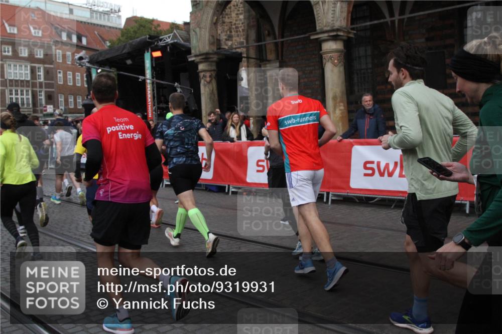 05.10.2025 - 20. swb-Marathon Bremen Yannick Fuchs http://msf.ph/oto/9319931 05.10.2025 11:39:37 Ziel  meine-sportfotos.de