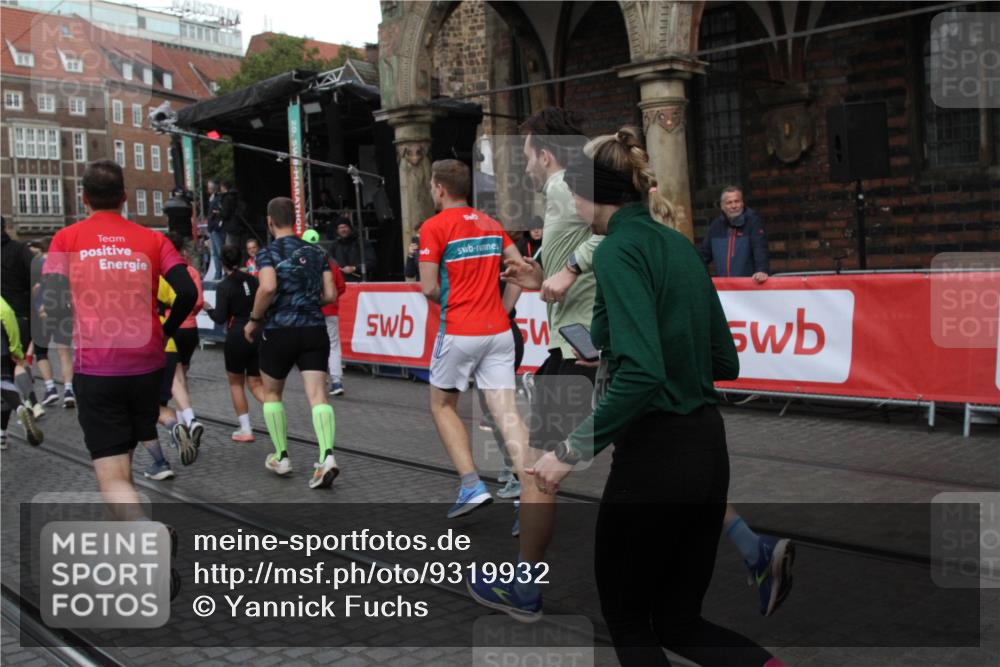 05.10.2025 - 20. swb-Marathon Bremen Yannick Fuchs http://msf.ph/oto/9319932 05.10.2025 11:39:37 Ziel  meine-sportfotos.de