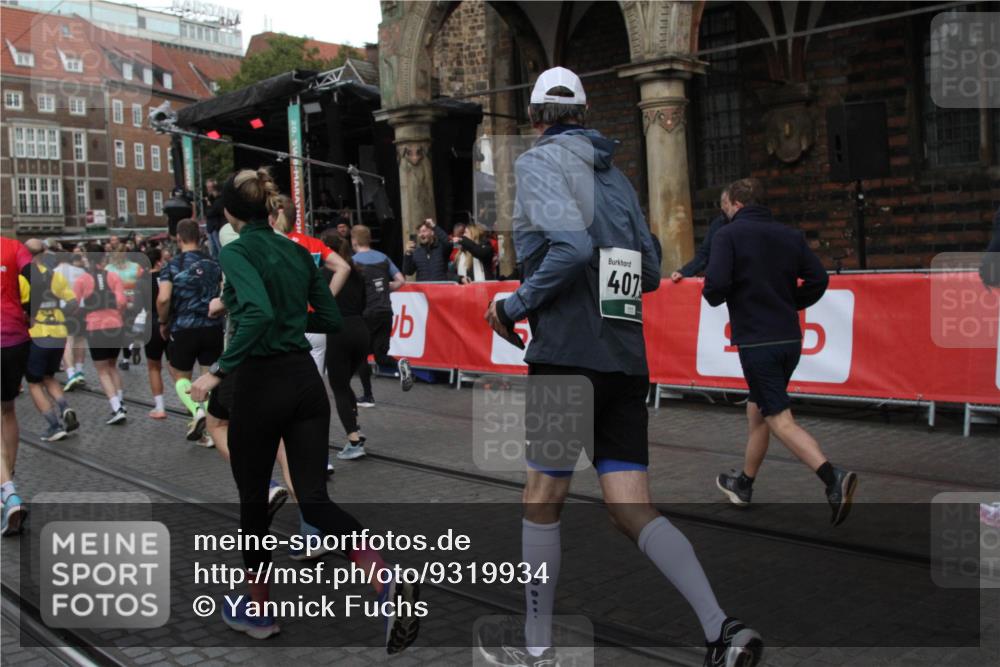 05.10.2025 - 20. swb-Marathon Bremen Yannick Fuchs http://msf.ph/oto/9319934 05.10.2025 11:39:38 Ziel  meine-sportfotos.de