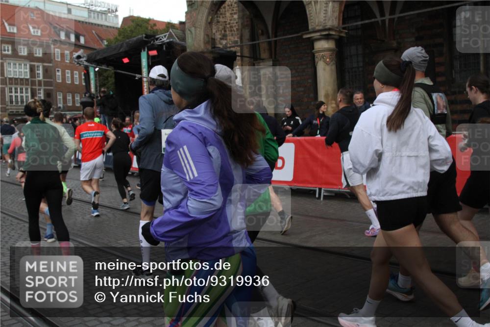 05.10.2025 - 20. swb-Marathon Bremen Yannick Fuchs http://msf.ph/oto/9319936 05.10.2025 11:39:39 Ziel  meine-sportfotos.de
