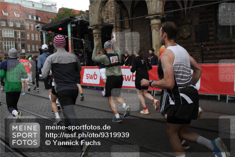 05.10.2025 - 20. swb-Marathon Bremen Yannick Fuchs http://msf.ph/oto/9319939 05.10.2025 11:39:40 Ziel  meine-sportfotos.de