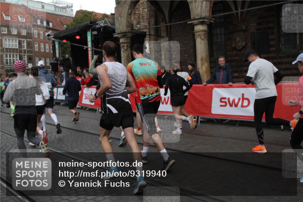 05.10.2025 - 20. swb-Marathon Bremen Yannick Fuchs http://msf.ph/oto/9319940 05.10.2025 11:39:40 Ziel  meine-sportfotos.de