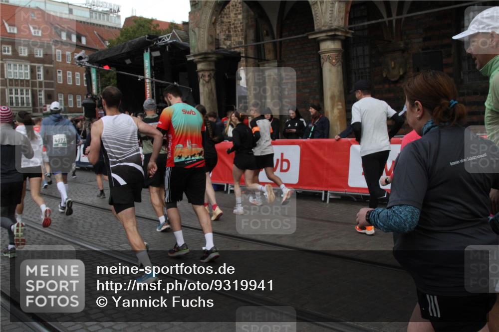 05.10.2025 - 20. swb-Marathon Bremen Yannick Fuchs http://msf.ph/oto/9319941 05.10.2025 11:39:41 Ziel  meine-sportfotos.de