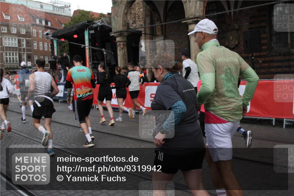 05.10.2025 - 20. swb-Marathon Bremen Yannick Fuchs http://msf.ph/oto/9319942 05.10.2025 11:39:41 Ziel  meine-sportfotos.de