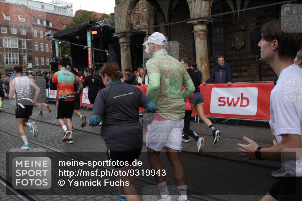 05.10.2025 - 20. swb-Marathon Bremen Yannick Fuchs http://msf.ph/oto/9319943 05.10.2025 11:39:41 Ziel  meine-sportfotos.de