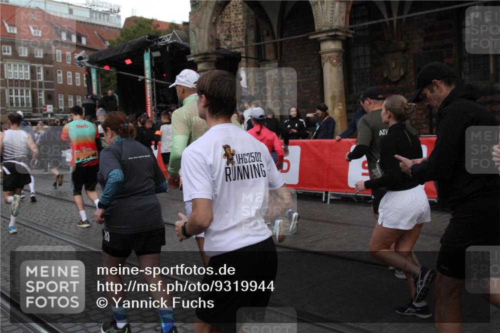 05.10.2025 - 20. swb-Marathon Bremen Yannick Fuchs http://msf.ph/oto/9319944 05.10.2025 11:39:42 Ziel  meine-sportfotos.de