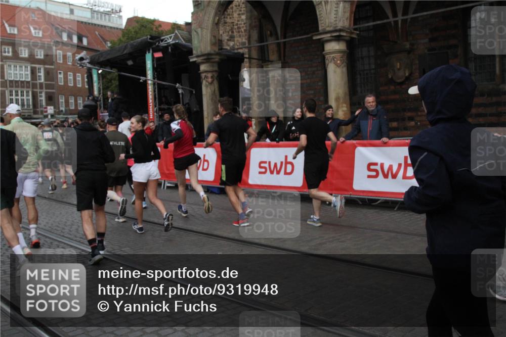 05.10.2025 - 20. swb-Marathon Bremen Yannick Fuchs http://msf.ph/oto/9319948 05.10.2025 11:39:43 Ziel  meine-sportfotos.de