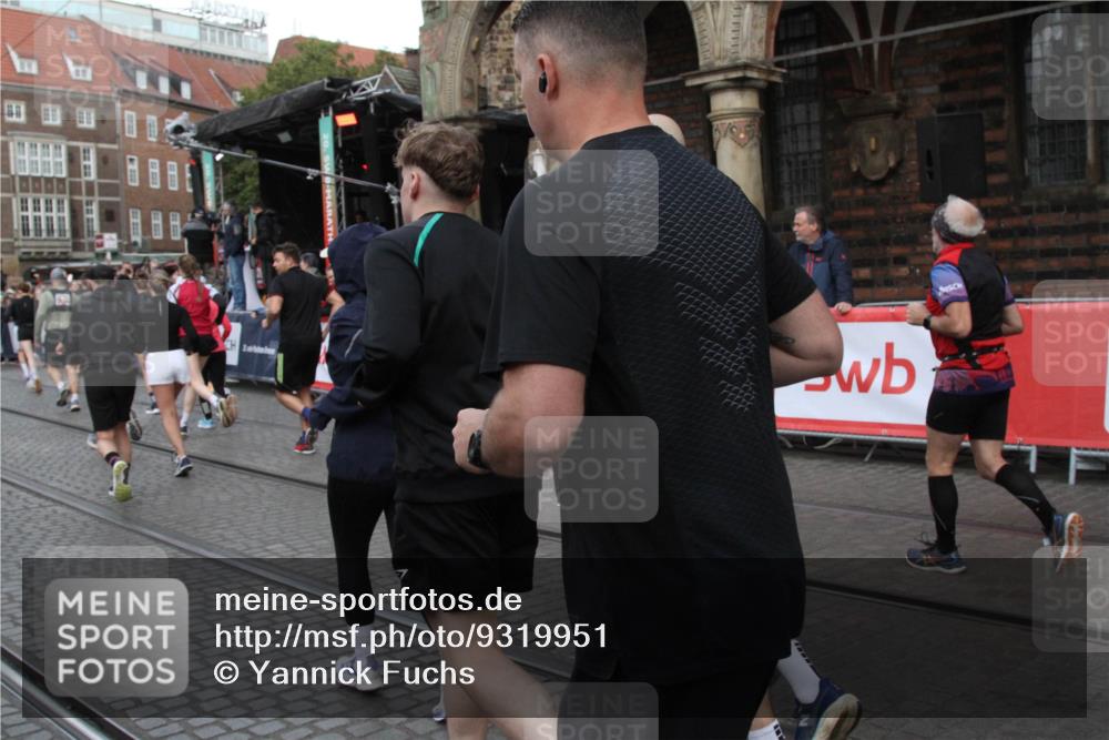 05.10.2025 - 20. swb-Marathon Bremen Yannick Fuchs http://msf.ph/oto/9319951 05.10.2025 11:39:44 Ziel  meine-sportfotos.de
