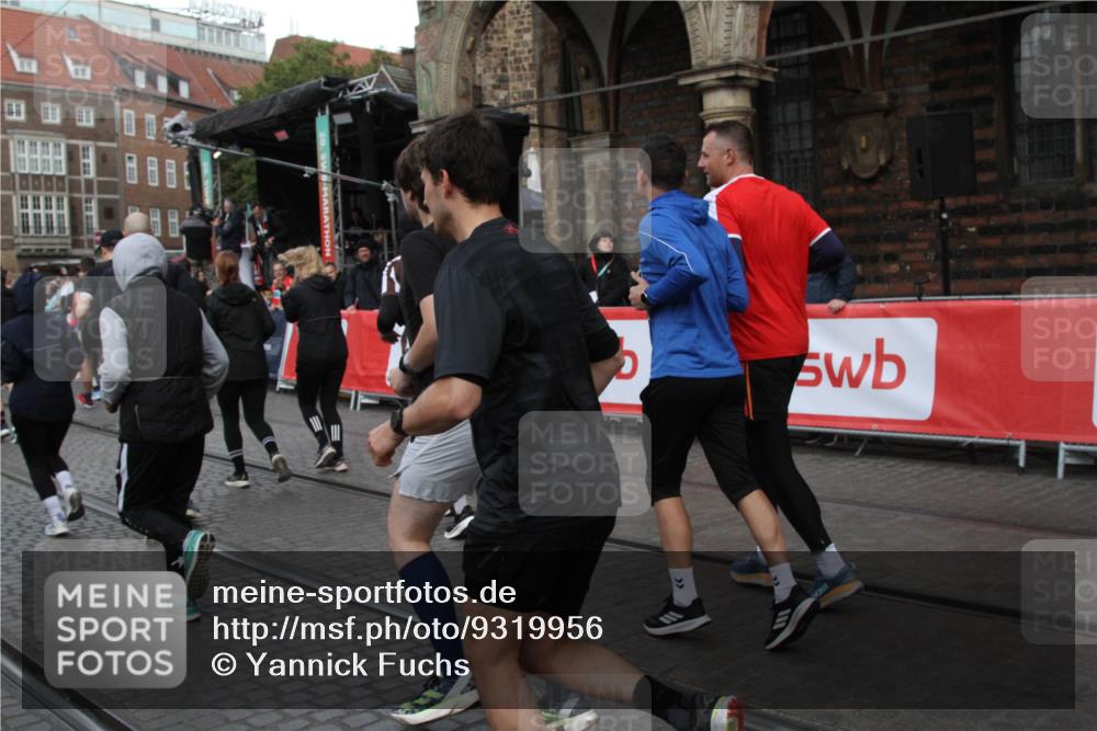 05.10.2025 - 20. swb-Marathon Bremen Yannick Fuchs http://msf.ph/oto/9319956 05.10.2025 11:39:46 Ziel  meine-sportfotos.de