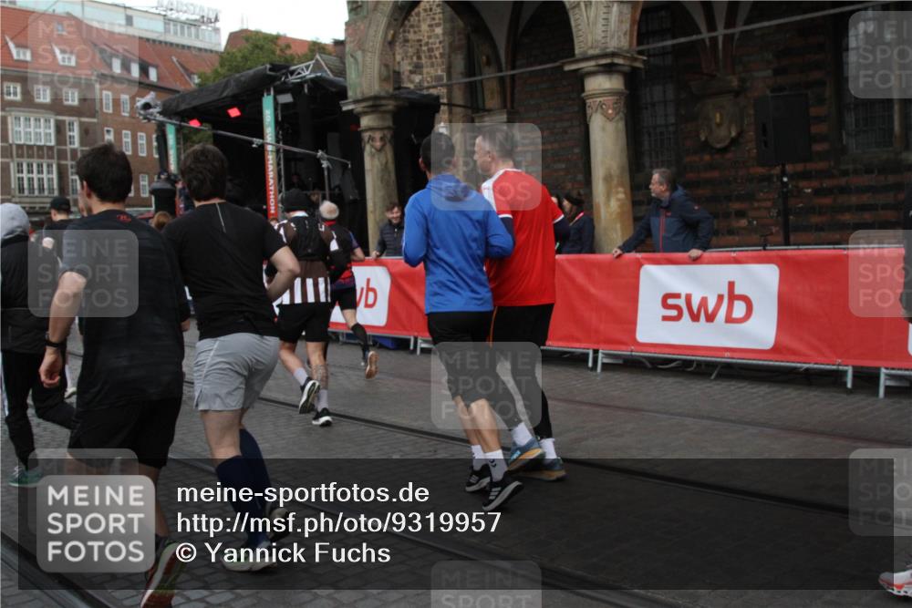 05.10.2025 - 20. swb-Marathon Bremen Yannick Fuchs http://msf.ph/oto/9319957 05.10.2025 11:39:46 Ziel  meine-sportfotos.de