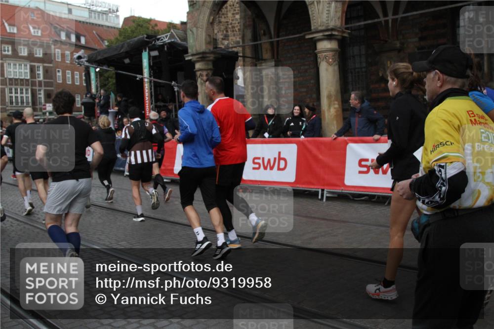 05.10.2025 - 20. swb-Marathon Bremen Yannick Fuchs http://msf.ph/oto/9319958 05.10.2025 11:39:47 Ziel  meine-sportfotos.de