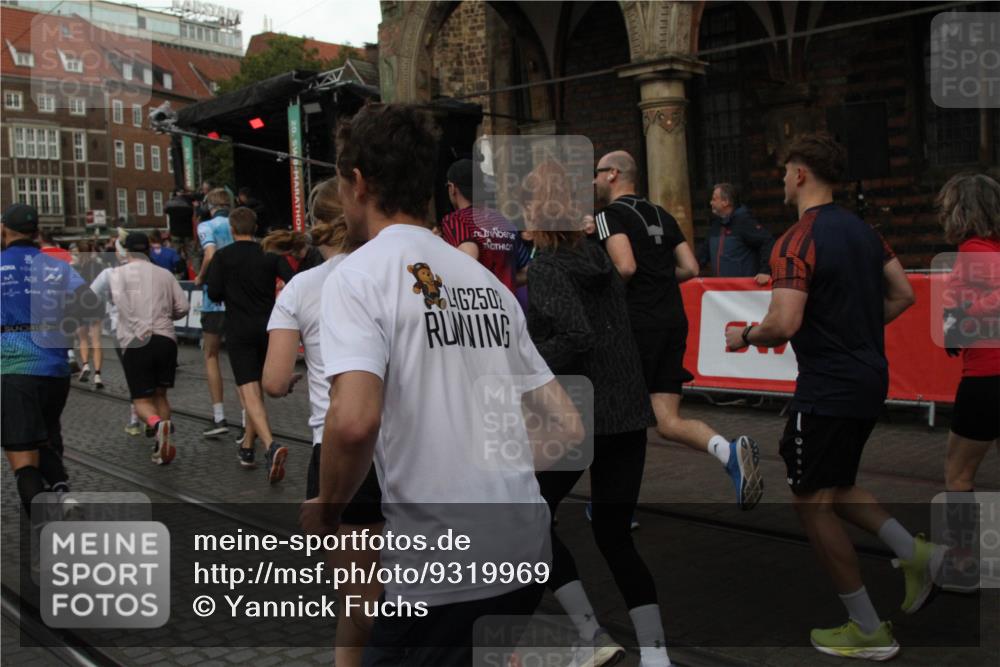 05.10.2025 - 20. swb-Marathon Bremen Yannick Fuchs http://msf.ph/oto/9319969 05.10.2025 11:39:51 Ziel  meine-sportfotos.de
