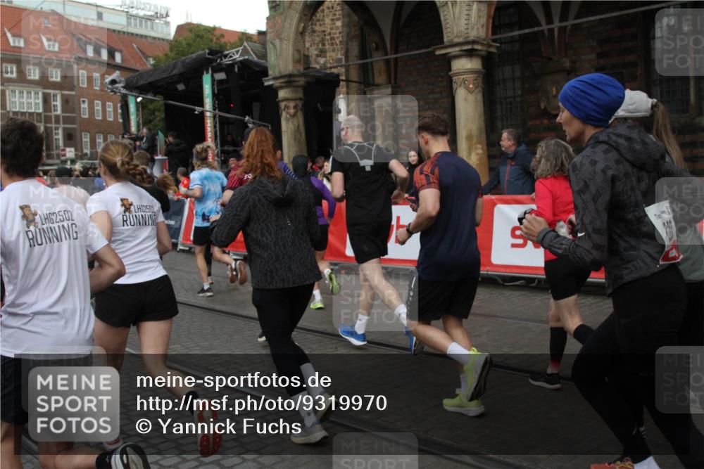 05.10.2025 - 20. swb-Marathon Bremen Yannick Fuchs http://msf.ph/oto/9319970 05.10.2025 11:39:51 Ziel  meine-sportfotos.de