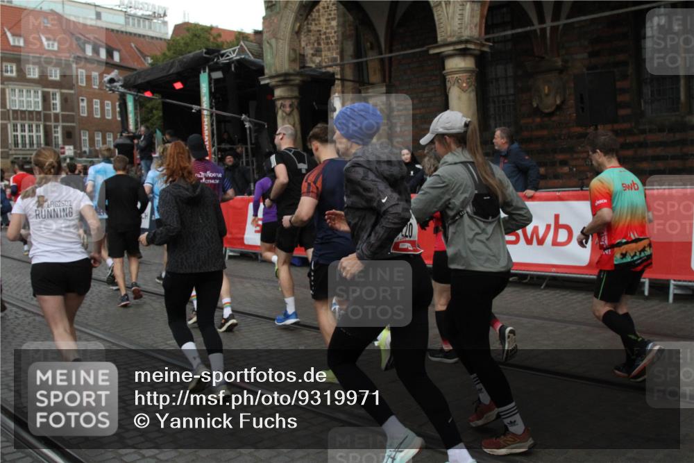 05.10.2025 - 20. swb-Marathon Bremen Yannick Fuchs http://msf.ph/oto/9319971 05.10.2025 11:39:51 Ziel  meine-sportfotos.de