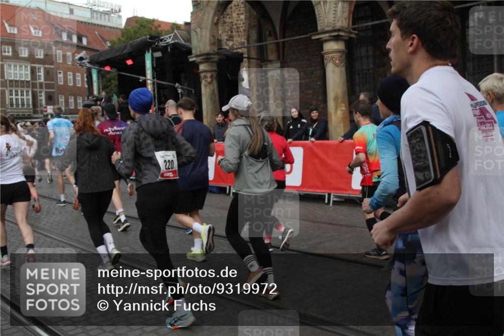 05.10.2025 - 20. swb-Marathon Bremen Yannick Fuchs http://msf.ph/oto/9319972 05.10.2025 11:39:52 Ziel  meine-sportfotos.de