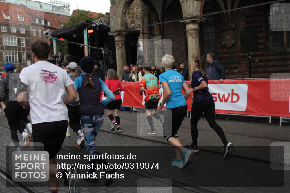 05.10.2025 - 20. swb-Marathon Bremen Yannick Fuchs http://msf.ph/oto/9319974 05.10.2025 11:39:52 Ziel  meine-sportfotos.de