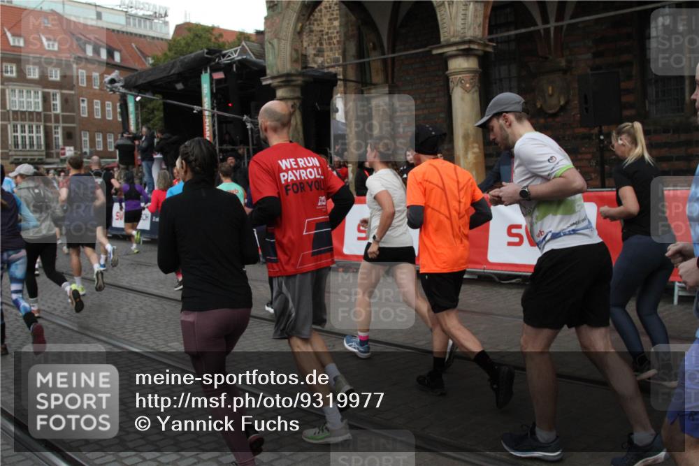 05.10.2025 - 20. swb-Marathon Bremen Yannick Fuchs http://msf.ph/oto/9319977 05.10.2025 11:39:53 Ziel  meine-sportfotos.de