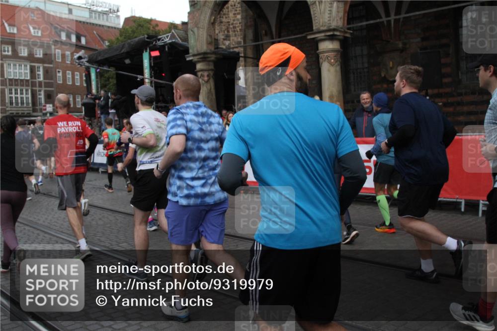 05.10.2025 - 20. swb-Marathon Bremen Yannick Fuchs http://msf.ph/oto/9319979 05.10.2025 11:39:54 Ziel  meine-sportfotos.de