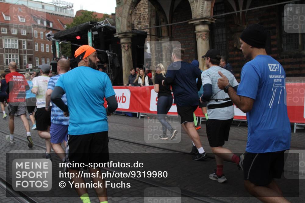 05.10.2025 - 20. swb-Marathon Bremen Yannick Fuchs http://msf.ph/oto/9319980 05.10.2025 11:39:55 Ziel  meine-sportfotos.de