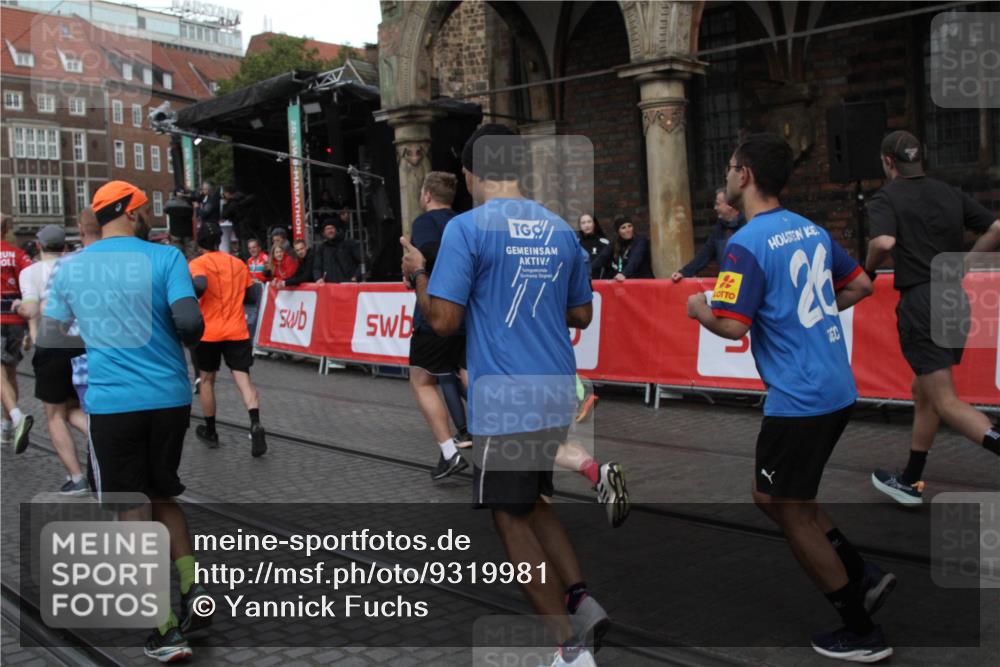 05.10.2025 - 20. swb-Marathon Bremen Yannick Fuchs http://msf.ph/oto/9319981 05.10.2025 11:39:55 Ziel  meine-sportfotos.de