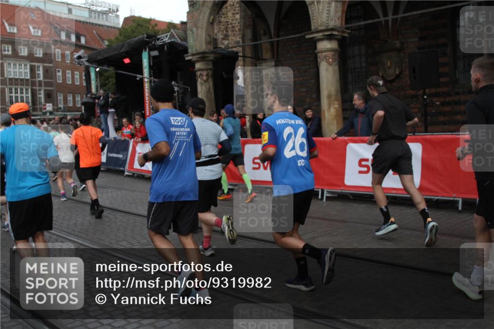 05.10.2025 - 20. swb-Marathon Bremen Yannick Fuchs http://msf.ph/oto/9319982 05.10.2025 11:39:55 Ziel  meine-sportfotos.de