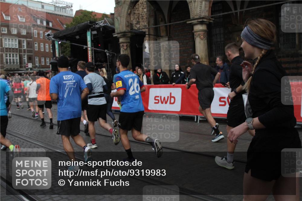 05.10.2025 - 20. swb-Marathon Bremen Yannick Fuchs http://msf.ph/oto/9319983 05.10.2025 11:39:56 Ziel  meine-sportfotos.de