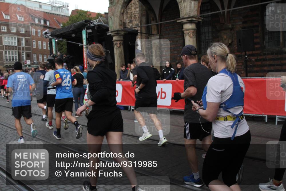 05.10.2025 - 20. swb-Marathon Bremen Yannick Fuchs http://msf.ph/oto/9319985 05.10.2025 11:39:56 Ziel  meine-sportfotos.de