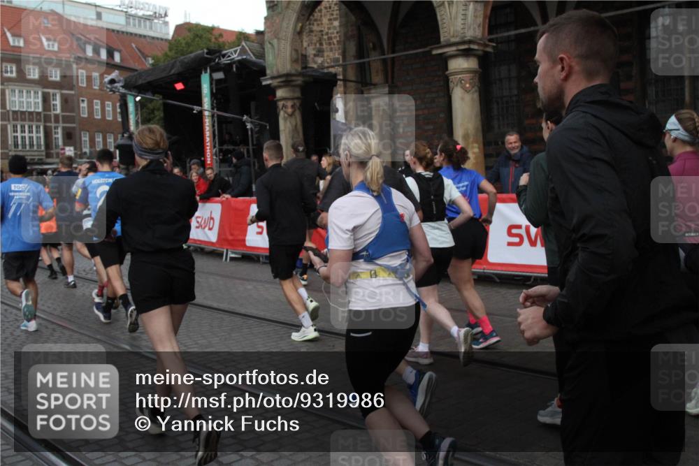 05.10.2025 - 20. swb-Marathon Bremen Yannick Fuchs http://msf.ph/oto/9319986 05.10.2025 11:39:57 Ziel  meine-sportfotos.de