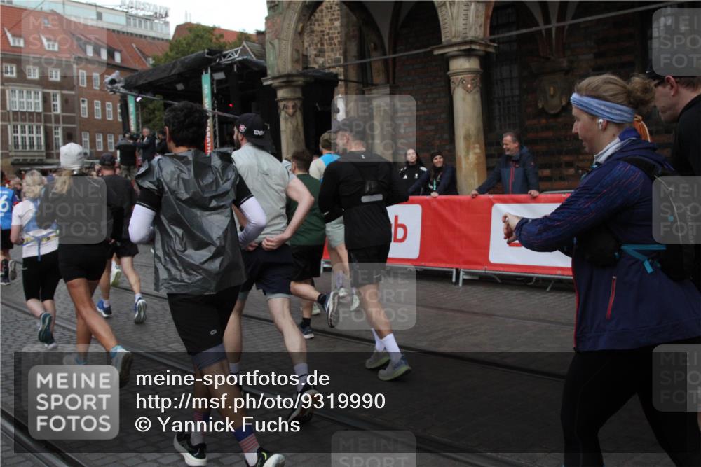 05.10.2025 - 20. swb-Marathon Bremen Yannick Fuchs http://msf.ph/oto/9319990 05.10.2025 11:39:58 Ziel  meine-sportfotos.de