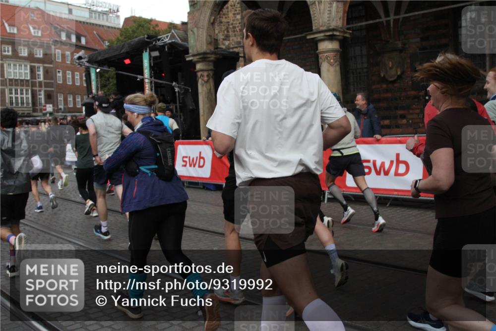 05.10.2025 - 20. swb-Marathon Bremen Yannick Fuchs http://msf.ph/oto/9319992 05.10.2025 11:39:59 Ziel  meine-sportfotos.de
