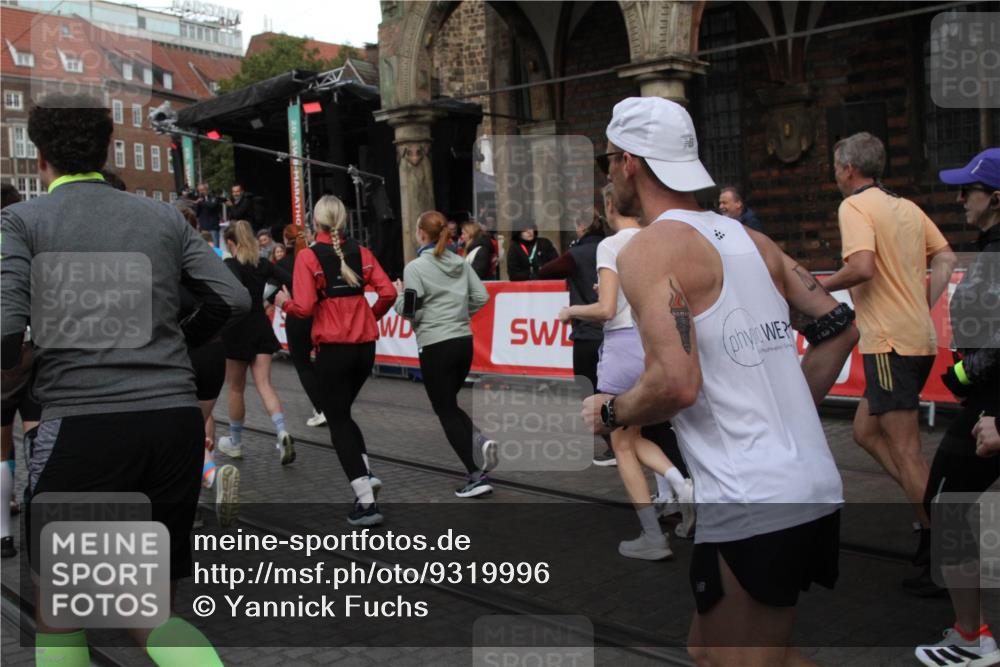 05.10.2025 - 20. swb-Marathon Bremen Yannick Fuchs http://msf.ph/oto/9319996 05.10.2025 11:40:01 Ziel  meine-sportfotos.de