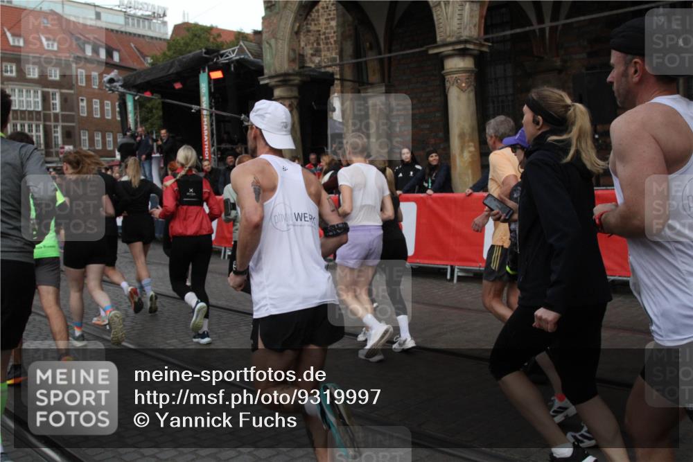 05.10.2025 - 20. swb-Marathon Bremen Yannick Fuchs http://msf.ph/oto/9319997 05.10.2025 11:40:01 Ziel  meine-sportfotos.de