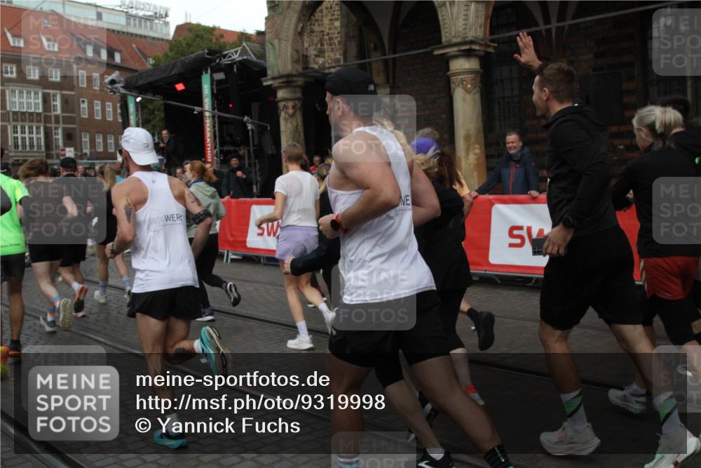 05.10.2025 - 20. swb-Marathon Bremen Yannick Fuchs http://msf.ph/oto/9319998 05.10.2025 11:40:01 Ziel  meine-sportfotos.de