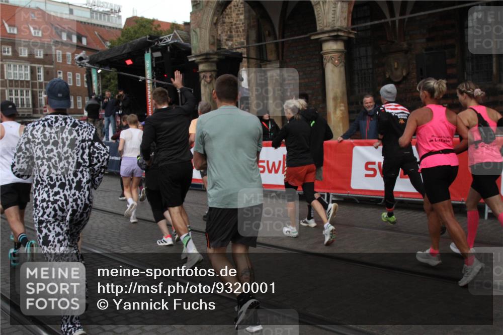 05.10.2025 - 20. swb-Marathon Bremen Yannick Fuchs http://msf.ph/oto/9320001 05.10.2025 11:40:02 Ziel  meine-sportfotos.de
