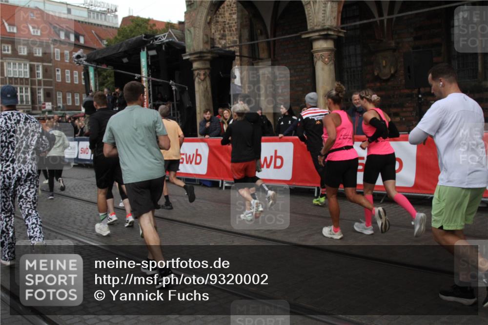 05.10.2025 - 20. swb-Marathon Bremen Yannick Fuchs http://msf.ph/oto/9320002 05.10.2025 11:40:03 Ziel  meine-sportfotos.de