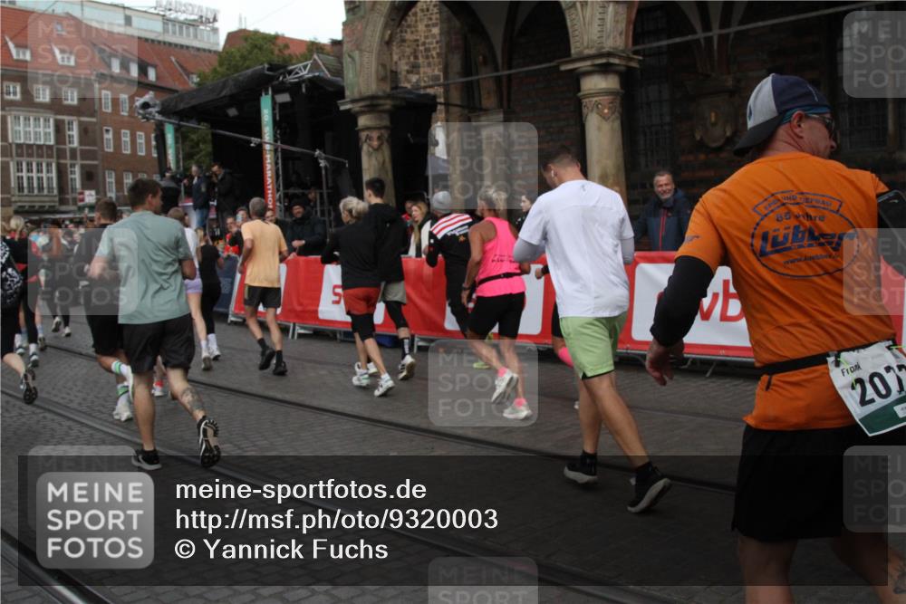 05.10.2025 - 20. swb-Marathon Bremen Yannick Fuchs http://msf.ph/oto/9320003 05.10.2025 11:40:03 Ziel  meine-sportfotos.de
