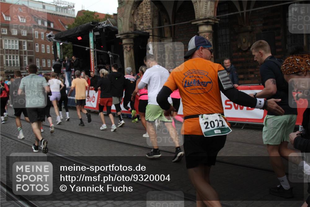 05.10.2025 - 20. swb-Marathon Bremen Yannick Fuchs http://msf.ph/oto/9320004 05.10.2025 11:40:04 Ziel  meine-sportfotos.de