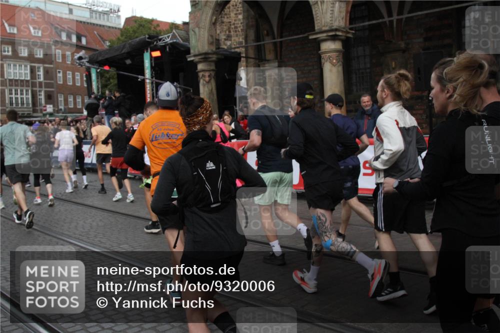 05.10.2025 - 20. swb-Marathon Bremen Yannick Fuchs http://msf.ph/oto/9320006 05.10.2025 11:40:04 Ziel  meine-sportfotos.de