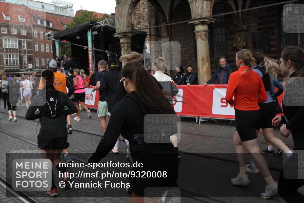05.10.2025 - 20. swb-Marathon Bremen Yannick Fuchs http://msf.ph/oto/9320008 05.10.2025 11:40:05 Ziel  meine-sportfotos.de