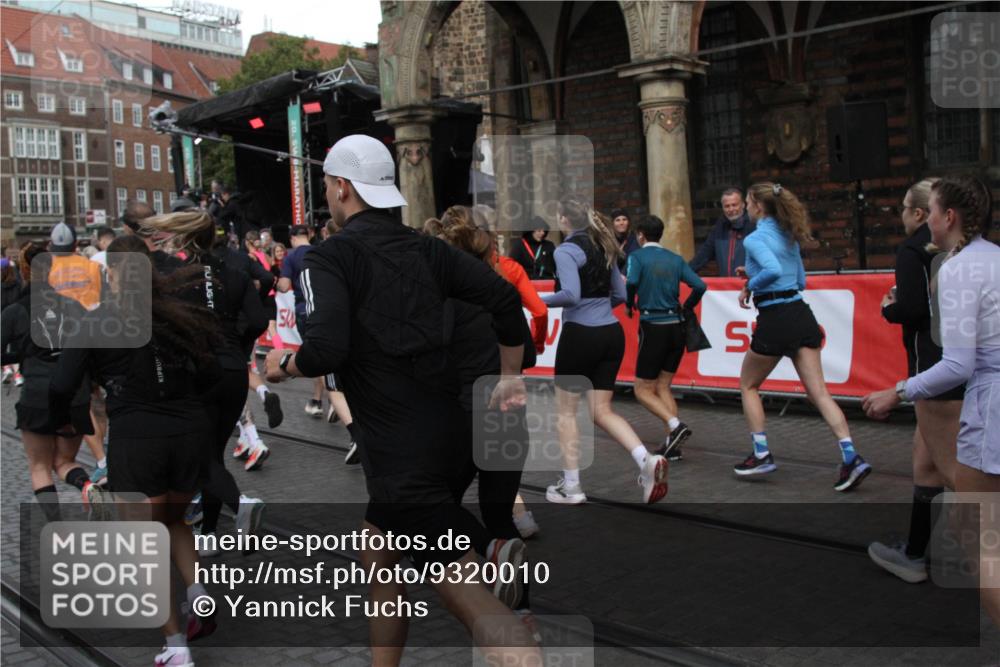 05.10.2025 - 20. swb-Marathon Bremen Yannick Fuchs http://msf.ph/oto/9320010 05.10.2025 11:40:06 Ziel  meine-sportfotos.de