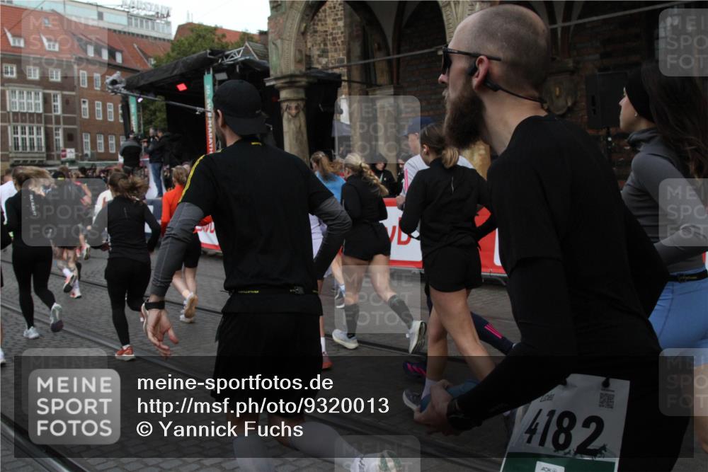 05.10.2025 - 20. swb-Marathon Bremen Yannick Fuchs http://msf.ph/oto/9320013 05.10.2025 11:40:07 Ziel  meine-sportfotos.de