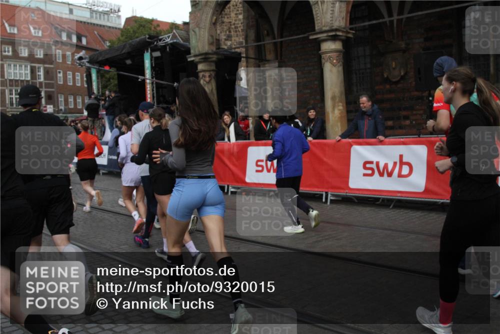 05.10.2025 - 20. swb-Marathon Bremen Yannick Fuchs http://msf.ph/oto/9320015 05.10.2025 11:40:07 Ziel  meine-sportfotos.de