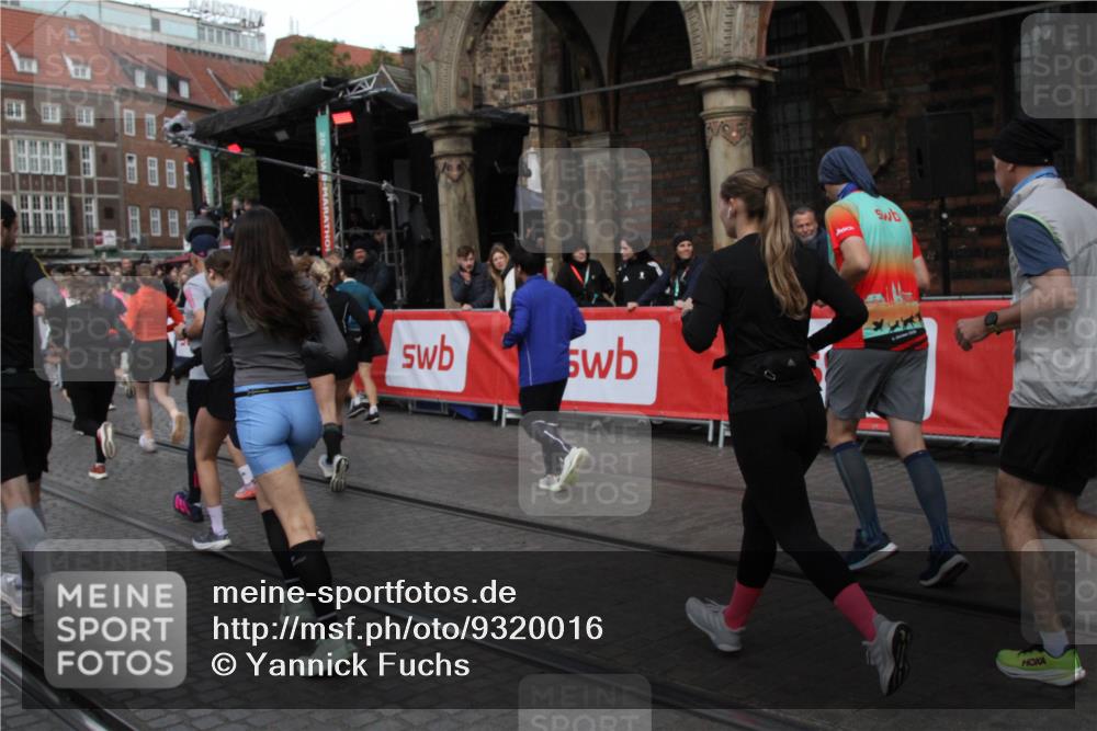 05.10.2025 - 20. swb-Marathon Bremen Yannick Fuchs http://msf.ph/oto/9320016 05.10.2025 11:40:08 Ziel  meine-sportfotos.de