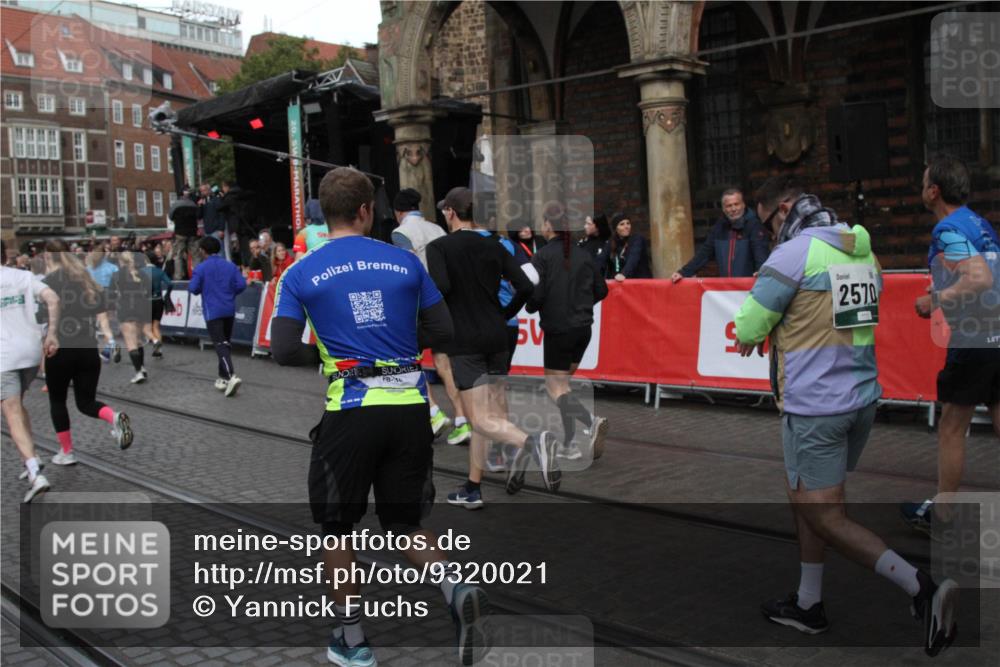 05.10.2025 - 20. swb-Marathon Bremen Yannick Fuchs http://msf.ph/oto/9320021 05.10.2025 11:40:10 Ziel  meine-sportfotos.de