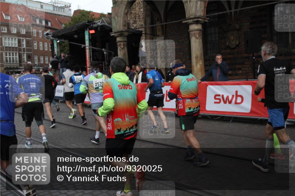 05.10.2025 - 20. swb-Marathon Bremen Yannick Fuchs http://msf.ph/oto/9320025 05.10.2025 11:40:11 Ziel  meine-sportfotos.de