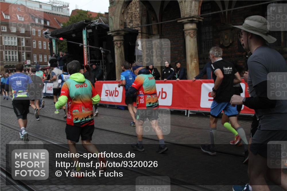 05.10.2025 - 20. swb-Marathon Bremen Yannick Fuchs http://msf.ph/oto/9320026 05.10.2025 11:40:11 Ziel  meine-sportfotos.de