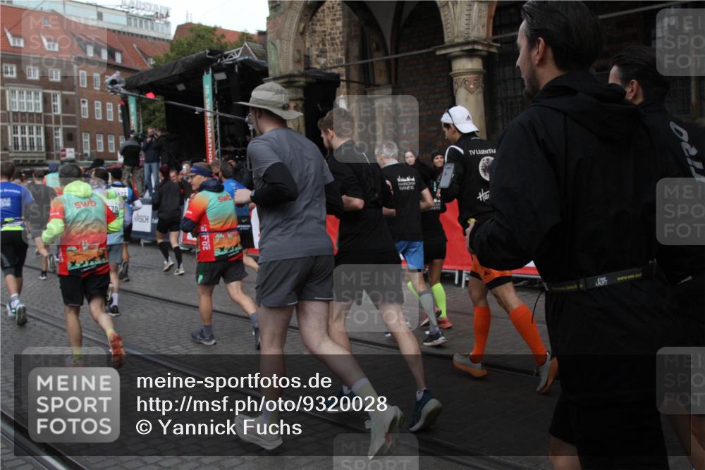 05.10.2025 - 20. swb-Marathon Bremen Yannick Fuchs http://msf.ph/oto/9320028 05.10.2025 11:40:12 Ziel  meine-sportfotos.de