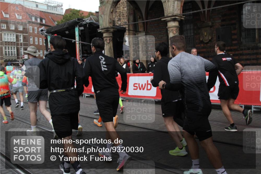 05.10.2025 - 20. swb-Marathon Bremen Yannick Fuchs http://msf.ph/oto/9320030 05.10.2025 11:40:13 Ziel  meine-sportfotos.de