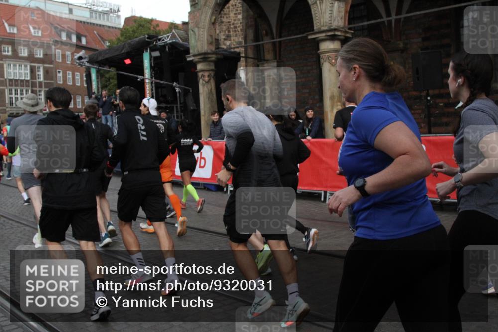 05.10.2025 - 20. swb-Marathon Bremen Yannick Fuchs http://msf.ph/oto/9320031 05.10.2025 11:40:13 Ziel  meine-sportfotos.de