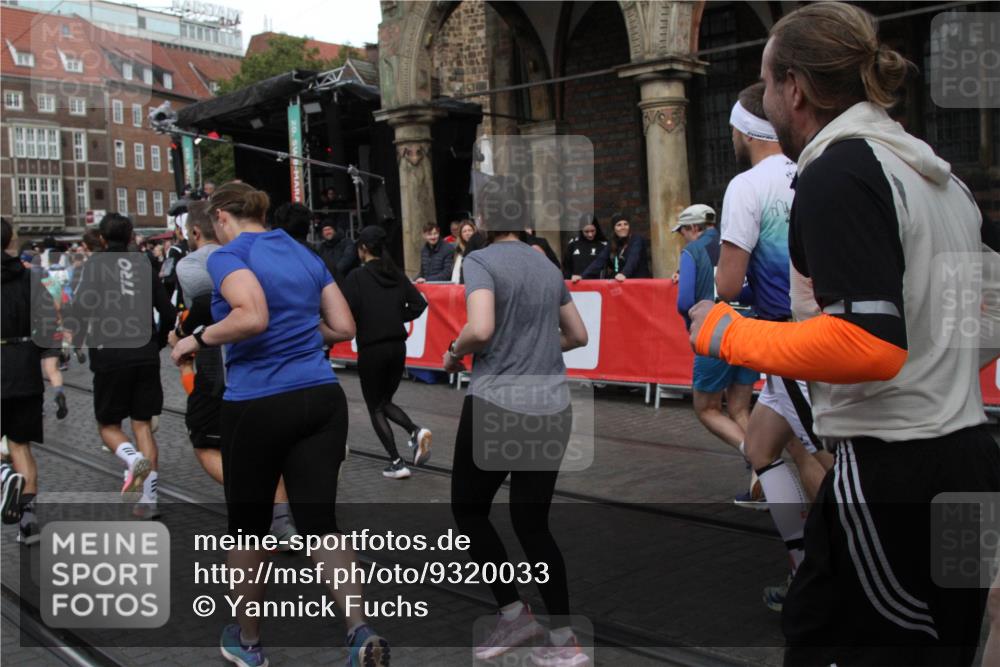 05.10.2025 - 20. swb-Marathon Bremen Yannick Fuchs http://msf.ph/oto/9320033 05.10.2025 11:40:14 Ziel  meine-sportfotos.de
